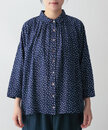 ポルカドット・綿麻レーヨンギャザーブラウス　(ネイビー)