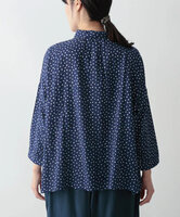 ポルカドット・綿麻レーヨンギャザーブラウス　(ネイビー)