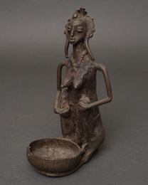 (ナイジェリア)　ヨルバ族　真鍮　女性像