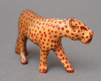 (ケニア)　木彫アニマル　Mサイズ　(ヒョウ)