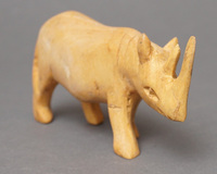 (ケニア)　木彫アニマル　Mサイズ　(サイ)