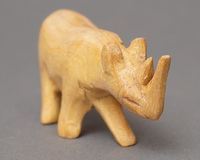 (ケニア)　木彫アニマル　Sサイズ　(サイ)