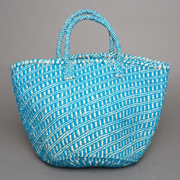 (ケニア)　サイザルバッグ　アクリル柄編み　10インチ　(ホワイト x スカイブルー)　No.3
