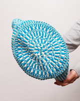 (ケニア)　サイザルバッグ　アクリル柄編み　10インチ　(ホワイト x スカイブルー)　No.4