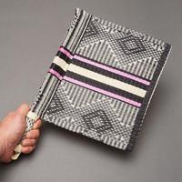 (セネガル)　プラスチック　カラーうちわ　オフホワイトxピンク