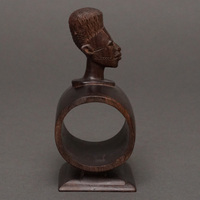 (タンザニア)　マコンデ　ナプキンホルダー　人