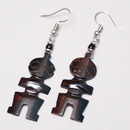 (ケニア)　　牛骨プレート　人形　ピアス　No.600-28