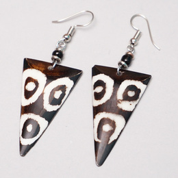 (ケニア)　　牛骨プレート　ピアス　No.600-79