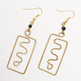 (ケニア)　　真鍮スクエアワイヤー　ピアス　No.600-55