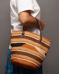 ケニア　サイザルバッグ　Mサイズ　伝統柄　No.10