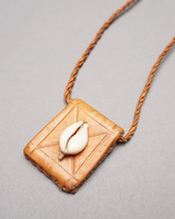 (ギニア)　子安貝　お守り　ねじり革　ネックレス No.190